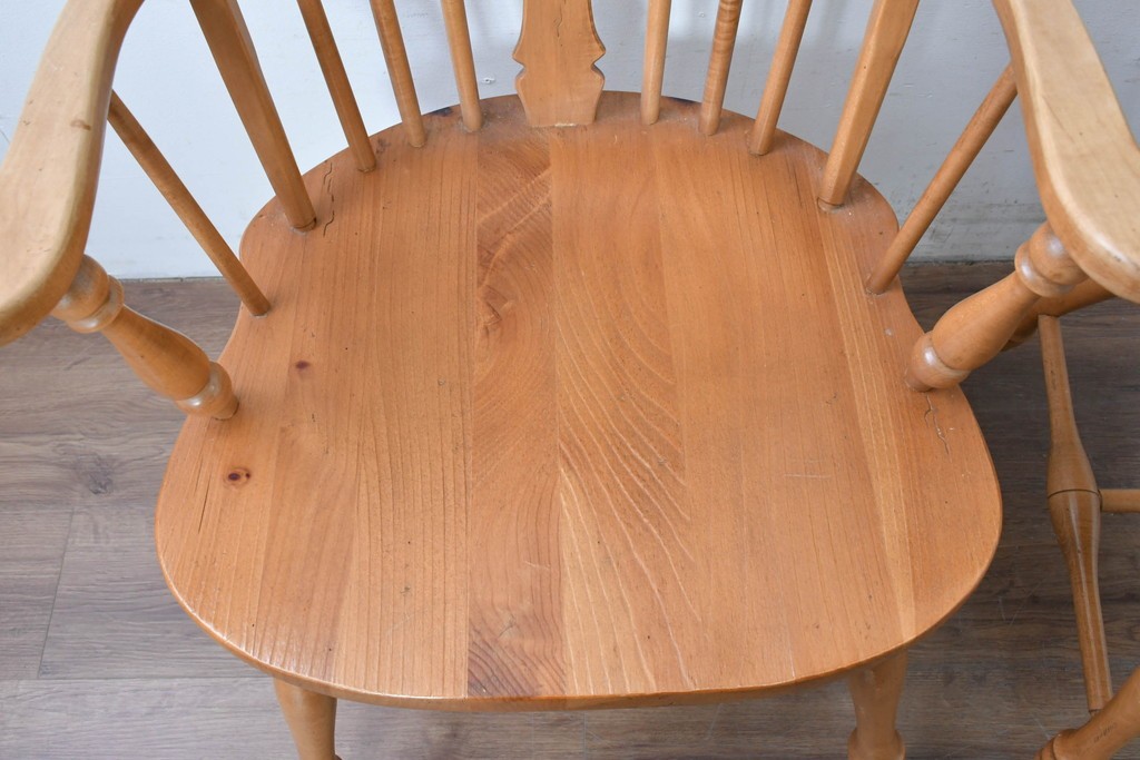 中古　アメリカ　ETHAN ALLEN(イーセンアーレン)　ホイールバックアーム付きウィンザーチェア2脚セット　(R-087337)