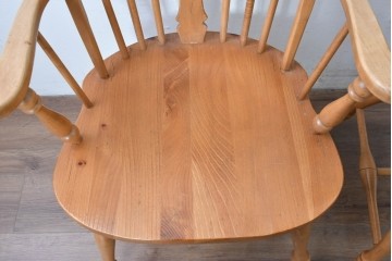 中古　アメリカ　ETHAN ALLEN(イーセンアーレン)　ホイールバックアーム付きウィンザーチェア2脚セット　(R-087337)