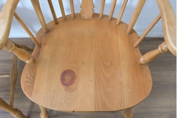 中古　アメリカ　ETHAN ALLEN(イーセンアーレン)　ホイールバックアーム付きウィンザーチェア2脚セット　(R-087337)