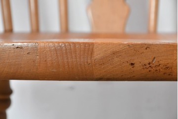 中古　アメリカ　ETHAN ALLEN(イーセンアーレン)　ホイールバックアーム付きウィンザーチェア2脚セット　(R-087337)