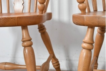 中古　アメリカ　ETHAN ALLEN(イーセンアーレン)　ホイールバックアーム付きウィンザーチェア2脚セット　(R-087337)