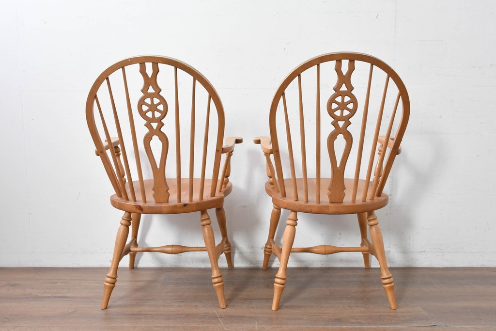 中古　アメリカ　ETHAN ALLEN(イーセンアーレン)　ホイールバックアーム付きウィンザーチェア2脚セット　(R-087337)