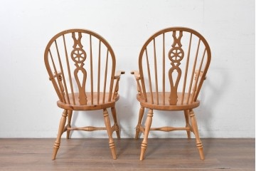 中古　アメリカ　ETHAN ALLEN(イーセンアーレン)　ホイールバックアーム付きウィンザーチェア2脚セット　(R-087337)