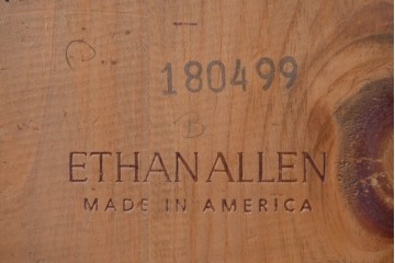 中古　アメリカ　ETHAN ALLEN(イーセンアーレン)　ホイールバックアーム付きウィンザーチェア2脚セット　(R-087337)