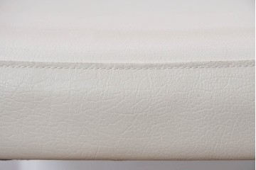 中古　美品　カリモク家具(karimoku)　オーク材　フェイクレザー　優しい曲線の背もたれが心地よいダイニングチェア2脚セット　定価(2脚合計)約13万円　(R-087338)