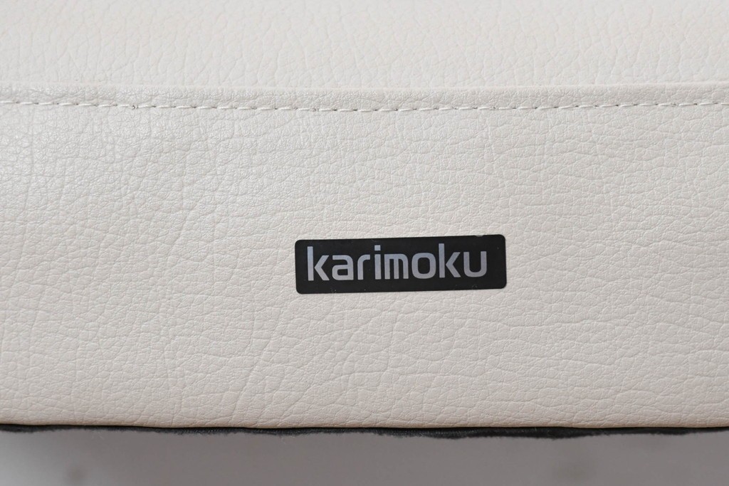 中古　美品　カリモク家具(karimoku)　オーク材　フェイクレザー　優しい曲線の背もたれが心地よいダイニングチェア2脚セット　定価(2脚合計)約13万円　(R-087338)