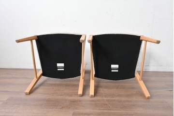 中古　美品　カリモク家具(karimoku)　オーク材　フェイクレザー　優しい曲線の背もたれが心地よいダイニングチェア2脚セット　定価(2脚合計)約13万円　(R-087338)