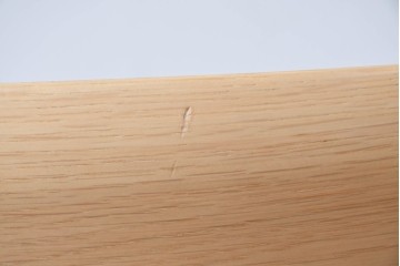 中古　美品　カリモク家具(karimoku)　オーク材　フェイクレザー　優しい曲線の背もたれが心地よいダイニングチェア2脚セット　定価(2脚合計)約13万円　(R-087338)