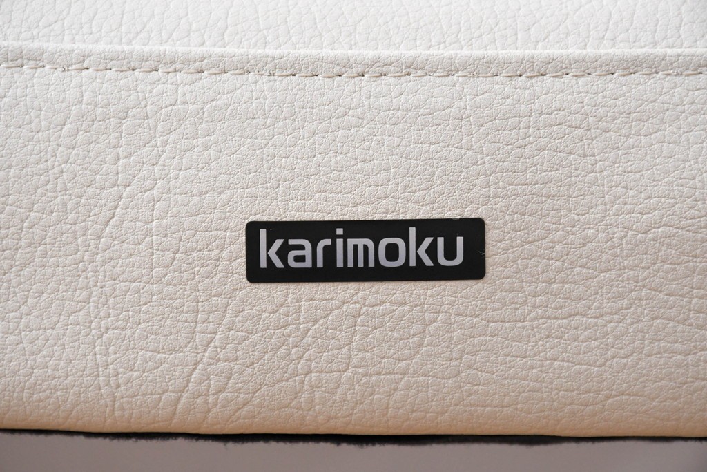 中古　美品　カリモク家具(karimoku)　オーク材　フェイクレザー　優しい曲線の背もたれが心地よいダイニングチェア2脚セット　定価(2脚合計)約13万円　(R-087338)