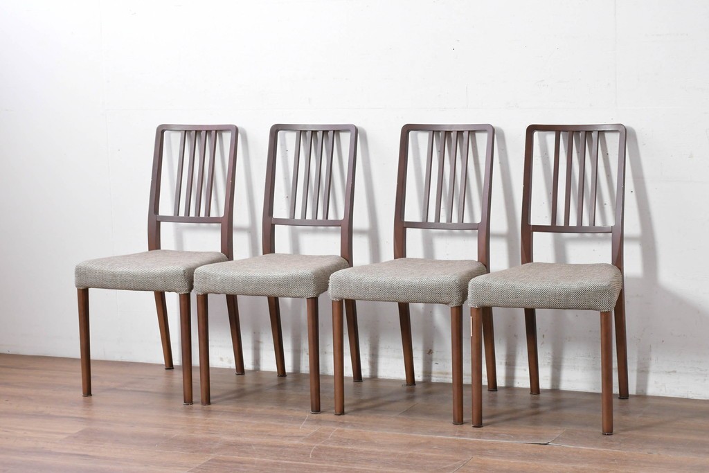 中古　カリモク家具(karimoku)　すっきりとした縦格子の背もたれが上品なダイニングチェア4脚セット　定価(4脚合計)約20万円　(R-087339)