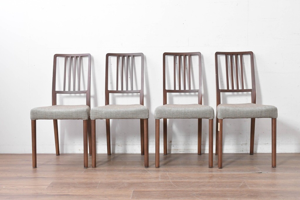 中古　カリモク家具(karimoku)　すっきりとした縦格子の背もたれが上品なダイニングチェア4脚セット　定価(4脚合計)約20万円　(R-087339)