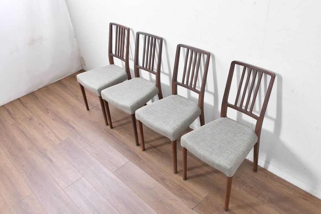 中古　カリモク家具(karimoku)　すっきりとした縦格子の背もたれが上品なダイニングチェア4脚セット　定価(4脚合計)約20万円　(R-087339)