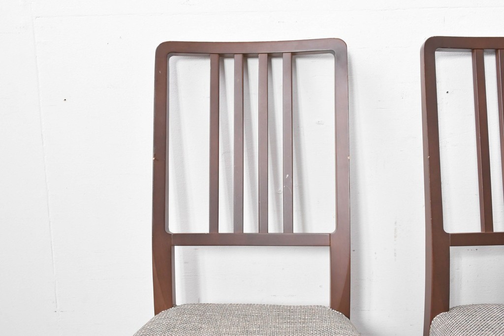 中古　カリモク家具(karimoku)　すっきりとした縦格子の背もたれが上品なダイニングチェア4脚セット　定価(4脚合計)約20万円　(R-087339)