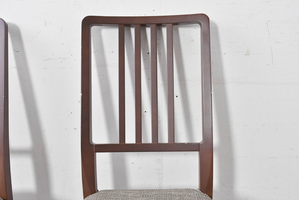 中古　カリモク家具(karimoku)　すっきりとした縦格子の背もたれが上品なダイニングチェア4脚セット　定価(4脚合計)約20万円　(R-087339)