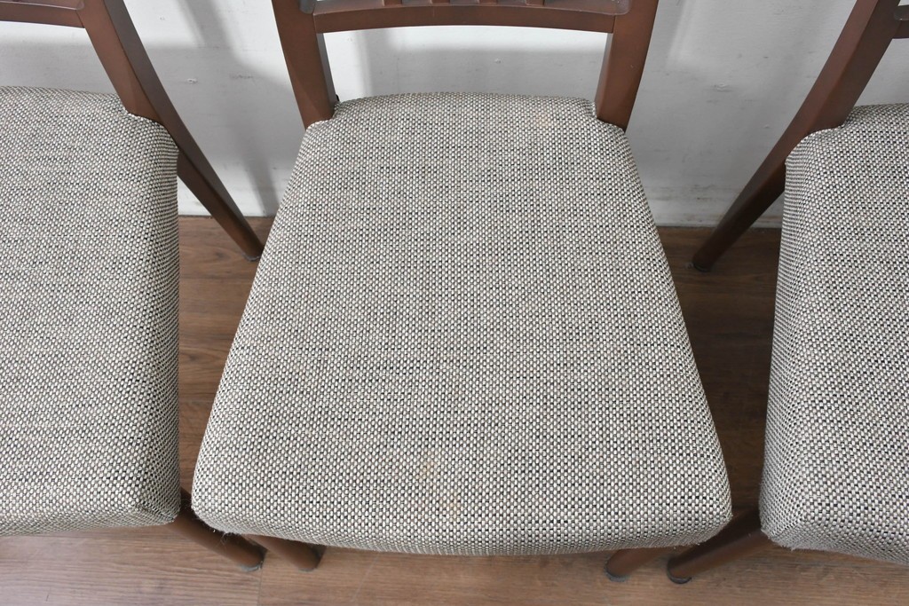 中古　カリモク家具(karimoku)　すっきりとした縦格子の背もたれが上品なダイニングチェア4脚セット　定価(4脚合計)約20万円　(R-087339)