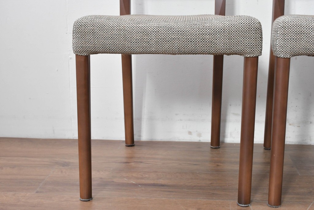 中古　カリモク家具(karimoku)　すっきりとした縦格子の背もたれが上品なダイニングチェア4脚セット　定価(4脚合計)約20万円　(R-087339)