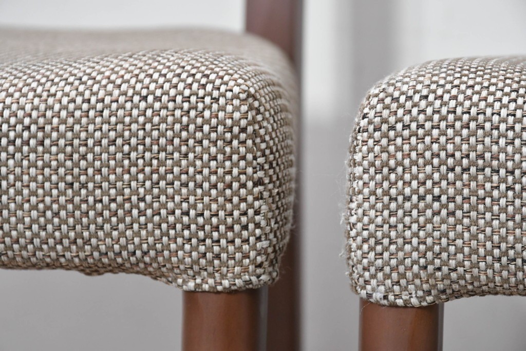 中古　カリモク家具(karimoku)　すっきりとした縦格子の背もたれが上品なダイニングチェア4脚セット　定価(4脚合計)約20万円　(R-087339)