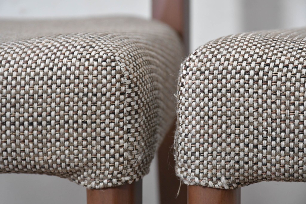 中古　カリモク家具(karimoku)　すっきりとした縦格子の背もたれが上品なダイニングチェア4脚セット　定価(4脚合計)約20万円　(R-087339)