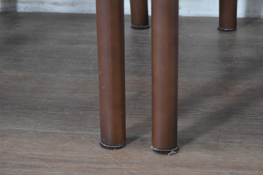 中古　カリモク家具(karimoku)　すっきりとした縦格子の背もたれが上品なダイニングチェア4脚セット　定価(4脚合計)約20万円　(R-087339)