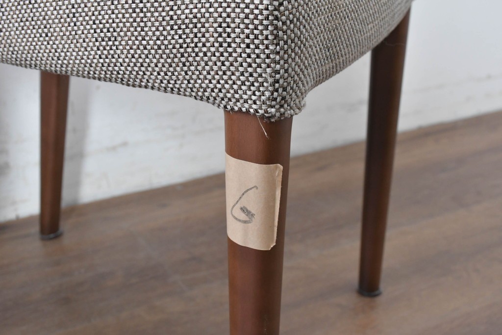 中古　カリモク家具(karimoku)　すっきりとした縦格子の背もたれが上品なダイニングチェア4脚セット　定価(4脚合計)約20万円　(R-087339)