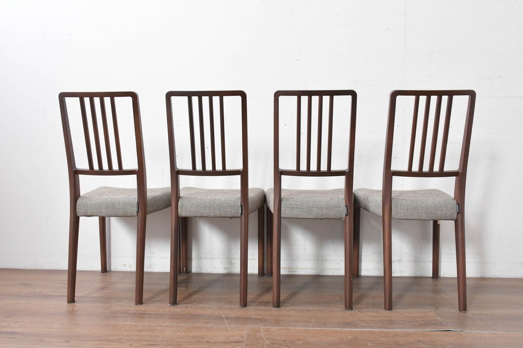 中古　カリモク家具(karimoku)　すっきりとした縦格子の背もたれが上品なダイニングチェア4脚セット　定価(4脚合計)約20万円　(R-087339)