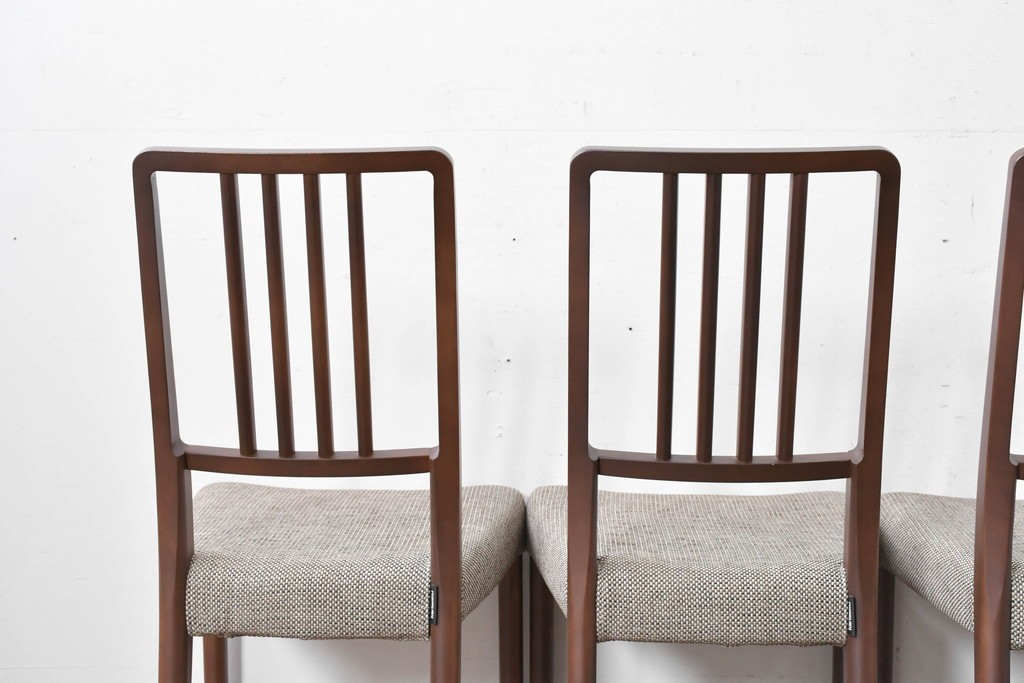 中古　カリモク家具(karimoku)　すっきりとした縦格子の背もたれが上品なダイニングチェア4脚セット　定価(4脚合計)約20万円　(R-087339)