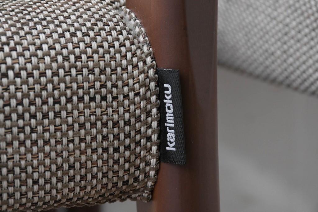 中古　カリモク家具(karimoku)　すっきりとした縦格子の背もたれが上品なダイニングチェア4脚セット　定価(4脚合計)約20万円　(R-087339)