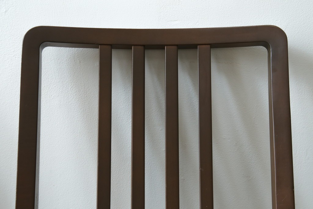 中古　カリモク家具(karimoku)　すっきりとした縦格子の背もたれが上品なダイニングチェア4脚セット　定価(4脚合計)約20万円　(R-087339)