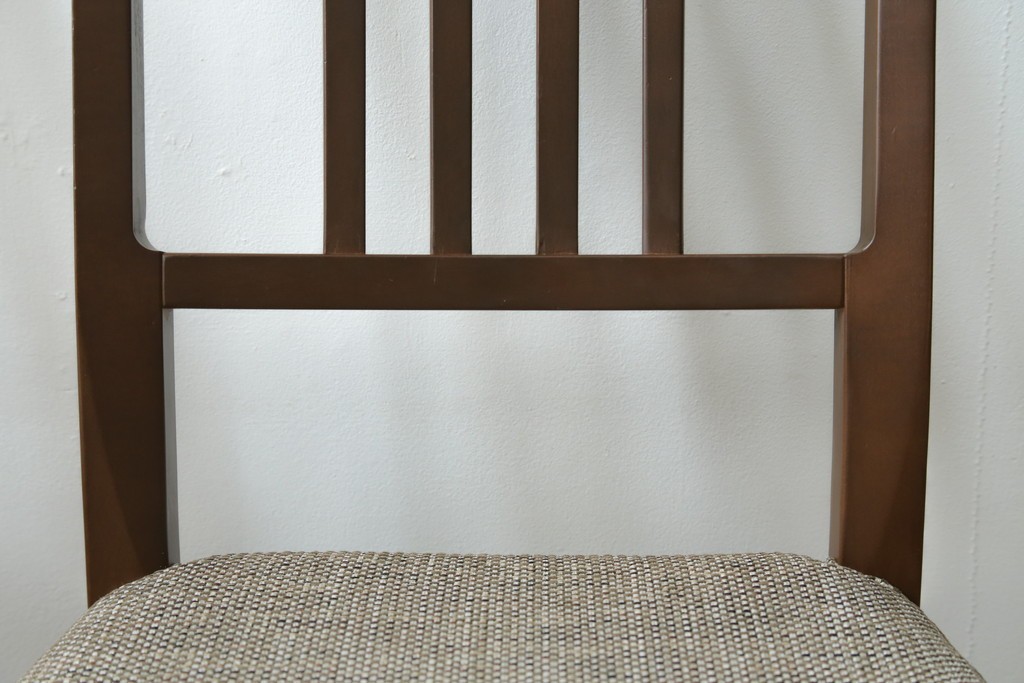 中古　カリモク家具(karimoku)　すっきりとした縦格子の背もたれが上品なダイニングチェア4脚セット　定価(4脚合計)約20万円　(R-087339)