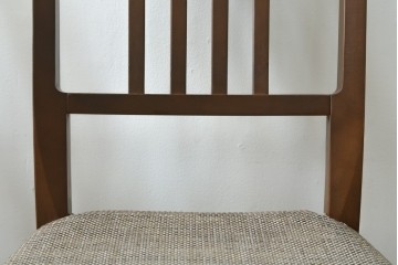 中古　カリモク家具(karimoku)　すっきりとした縦格子の背もたれが上品なダイニングチェア4脚セット　定価(4脚合計)約20万円　(R-087339)