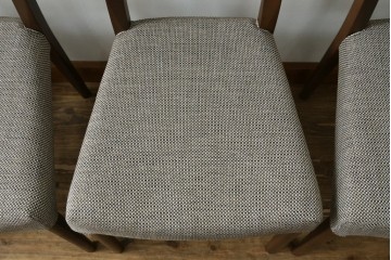 中古　カリモク家具(karimoku)　すっきりとした縦格子の背もたれが上品なダイニングチェア4脚セット　定価(4脚合計)約20万円　(R-087339)