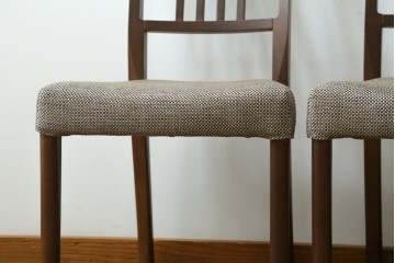 中古　カリモク家具(karimoku)　すっきりとした縦格子の背もたれが上品なダイニングチェア4脚セット　定価(4脚合計)約20万円　(R-087339)