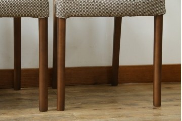 中古　カリモク家具(karimoku)　すっきりとした縦格子の背もたれが上品なダイニングチェア4脚セット　定価(4脚合計)約20万円　(R-087339)