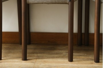 中古　カリモク家具(karimoku)　すっきりとした縦格子の背もたれが上品なダイニングチェア4脚セット　定価(4脚合計)約20万円　(R-087339)