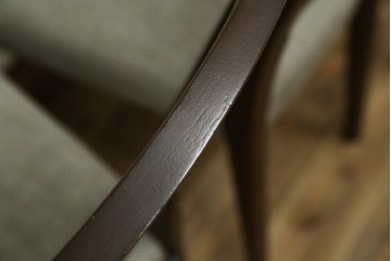 中古　カリモク家具(karimoku)　すっきりとした縦格子の背もたれが上品なダイニングチェア4脚セット　定価(4脚合計)約20万円　(R-087339)