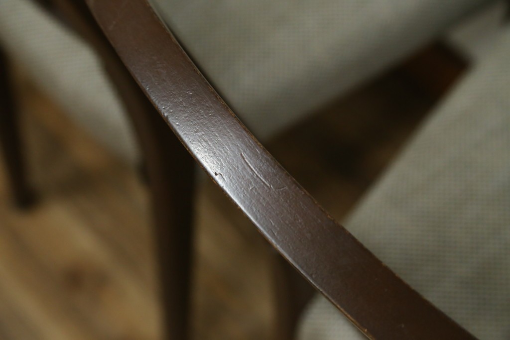 中古　カリモク家具(karimoku)　すっきりとした縦格子の背もたれが上品なダイニングチェア4脚セット　定価(4脚合計)約20万円　(R-087339)