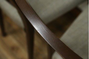 中古　カリモク家具(karimoku)　すっきりとした縦格子の背もたれが上品なダイニングチェア4脚セット　定価(4脚合計)約20万円　(R-087339)