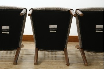 中古　カリモク家具(karimoku)　すっきりとした縦格子の背もたれが上品なダイニングチェア4脚セット　定価(4脚合計)約20万円　(R-087339)