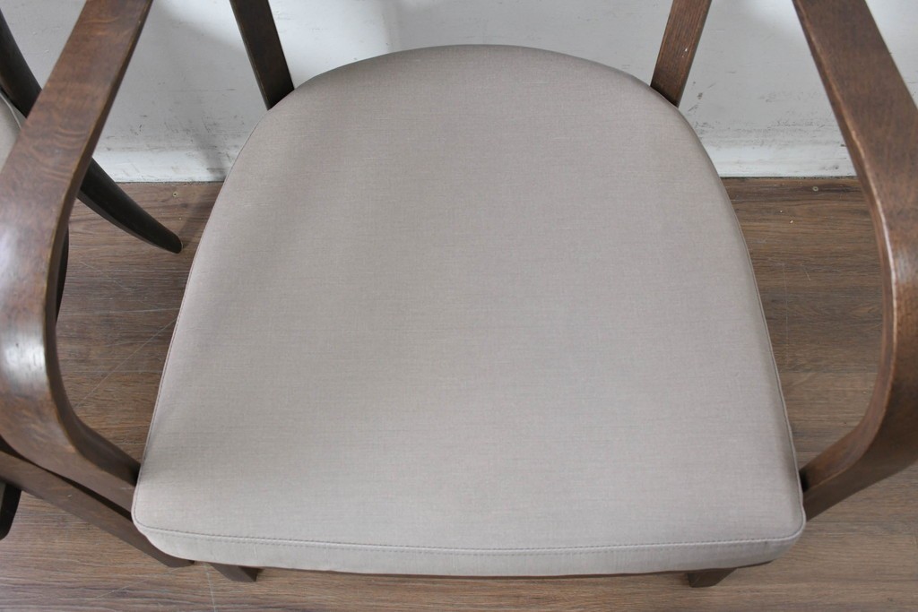 中古　カリモク家具(karimoku)　CT73シリーズ　曲木のアームが美しいアームチェア2脚セット　定価(2脚合計)約18万円　(R-087340)