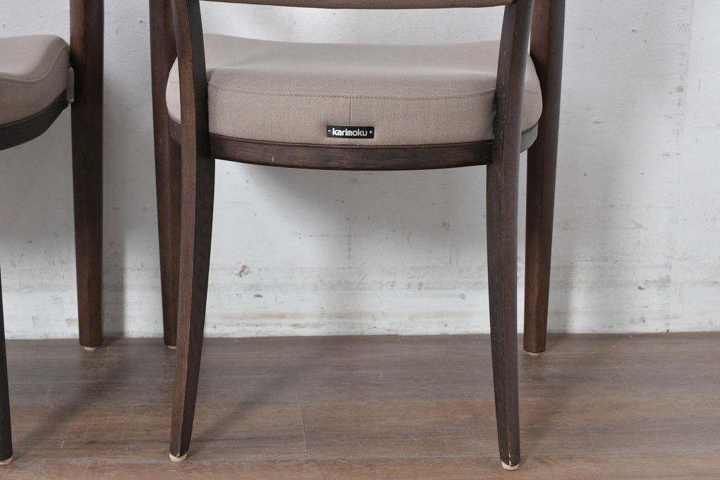 中古　カリモク家具(karimoku)　CT73シリーズ　曲木のアームが美しいアームチェア2脚セット　定価(2脚合計)約18万円　(R-087340)