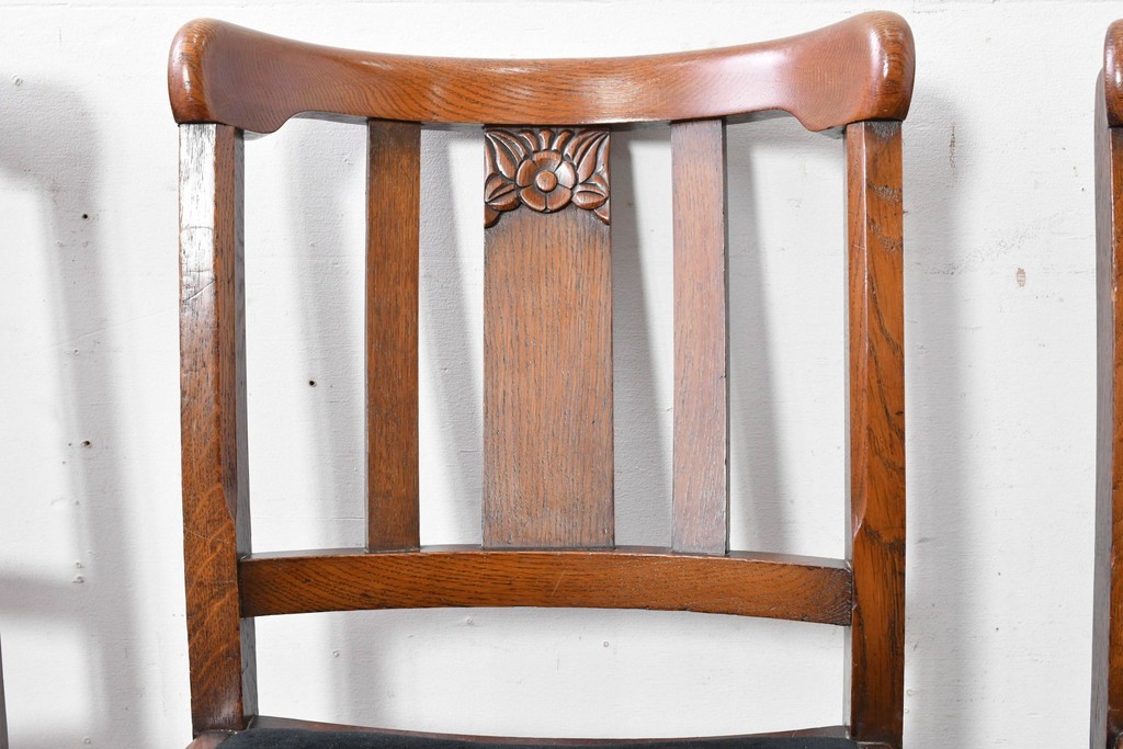 イギリスアンティーク　Lloyd’s Antiques(ロイズ・アンティークス)取り扱い　オーク材　花彫刻が引き立つダイニングチェア4脚セット　(R-087341)