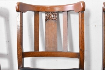 イギリスアンティーク　Lloyd’s Antiques(ロイズ・アンティークス)取り扱い　オーク材　花彫刻が引き立つダイニングチェア4脚セット　(R-087341)