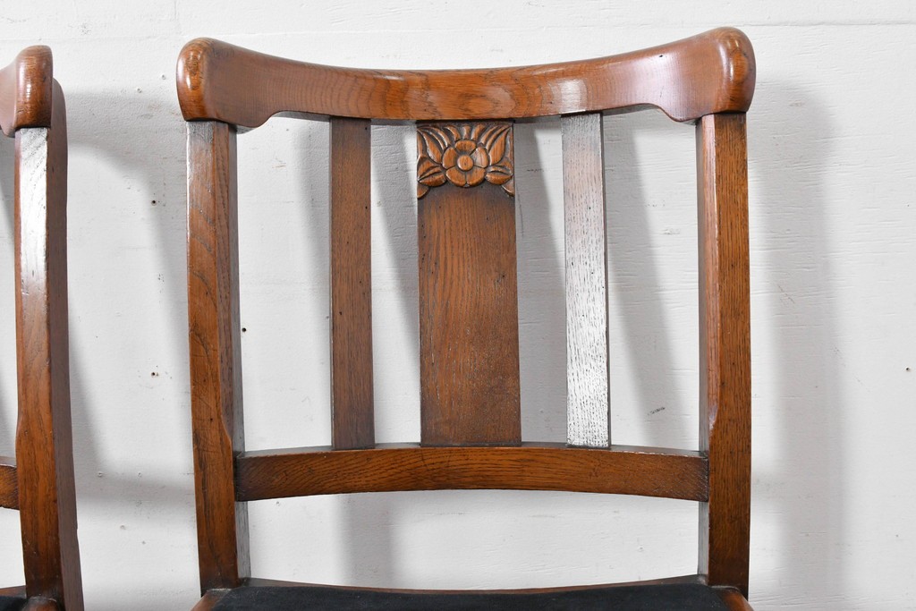 イギリスアンティーク　Lloyd’s Antiques(ロイズ・アンティークス)取り扱い　オーク材　花彫刻が引き立つダイニングチェア4脚セット　(R-087341)