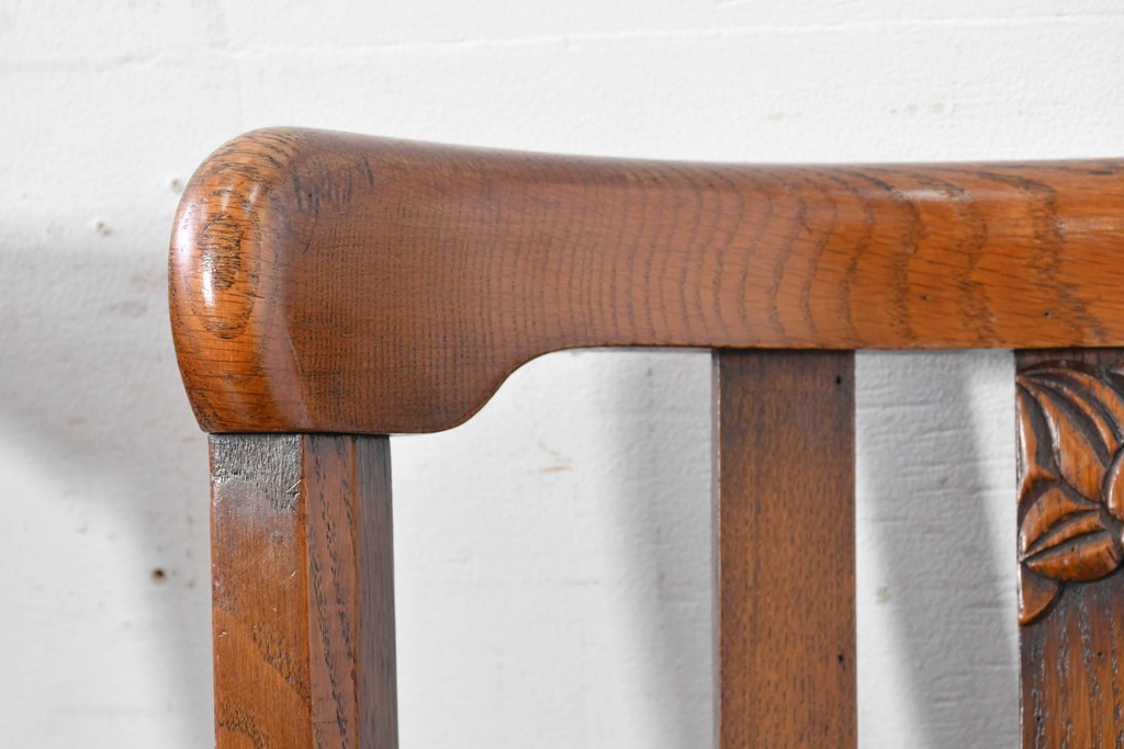 イギリスアンティーク　Lloyd’s Antiques(ロイズ・アンティークス)取り扱い　オーク材　花彫刻が引き立つダイニングチェア4脚セット　(R-087341)