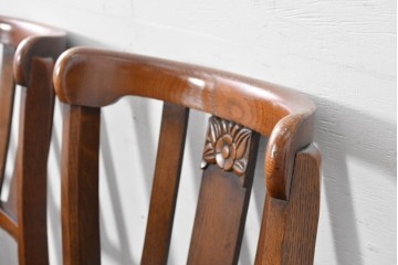 イギリスアンティーク　Lloyd’s Antiques(ロイズ・アンティークス)取り扱い　オーク材　花彫刻が引き立つダイニングチェア4脚セット　(R-087341)