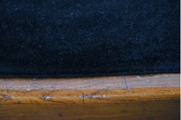 イギリスアンティーク　Lloyd’s Antiques(ロイズ・アンティークス)取り扱い　オーク材　花彫刻が引き立つダイニングチェア4脚セット　(R-087341)