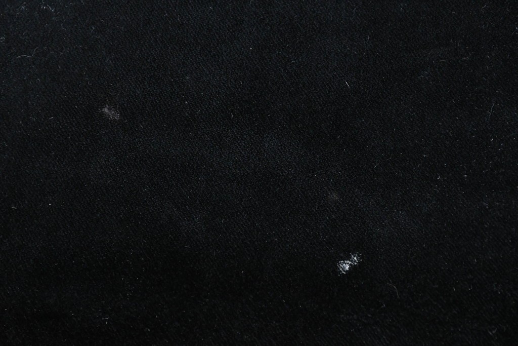 イギリスアンティーク　Lloyd’s Antiques(ロイズ・アンティークス)取り扱い　オーク材　花彫刻が引き立つダイニングチェア4脚セット　(R-087341)