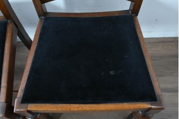 イギリスアンティーク　Lloyd’s Antiques(ロイズ・アンティークス)取り扱い　オーク材　花彫刻が引き立つダイニングチェア4脚セット　(R-087341)