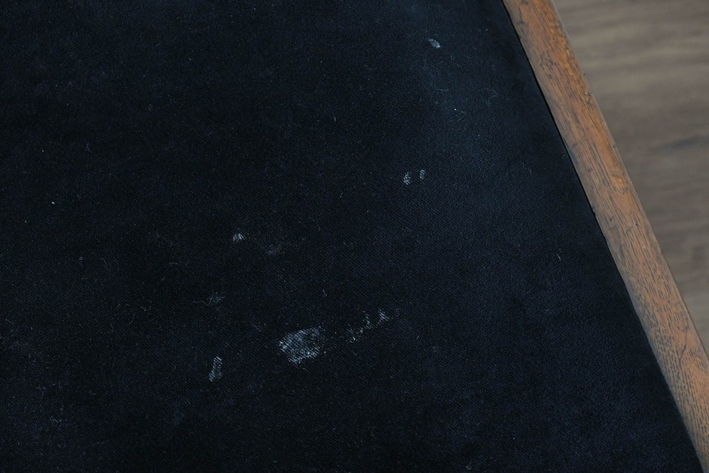 イギリスアンティーク　Lloyd’s Antiques(ロイズ・アンティークス)取り扱い　オーク材　花彫刻が引き立つダイニングチェア4脚セット　(R-087341)