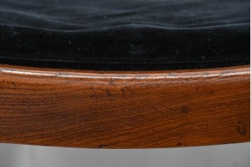 イギリスアンティーク　Lloyd’s Antiques(ロイズ・アンティークス)取り扱い　オーク材　花彫刻が引き立つダイニングチェア4脚セット　(R-087341)